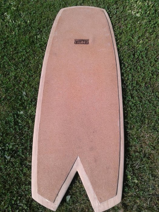 Cork_deck_misty_paipo.jpg