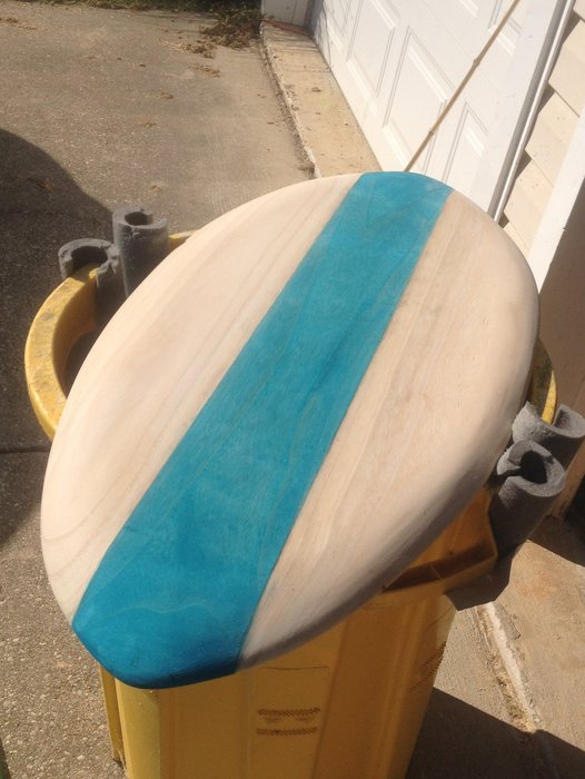 paipo002b.jpg (1.41 MiB) Viewed 37916 times newest board, all pawlonia...gonna be tung oil finish but not done yet. Has leash plug in center of board so you can ride it both ways.